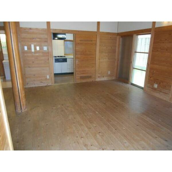 岸和田市別所町３丁目の一戸建ての居間・リビング|居間です