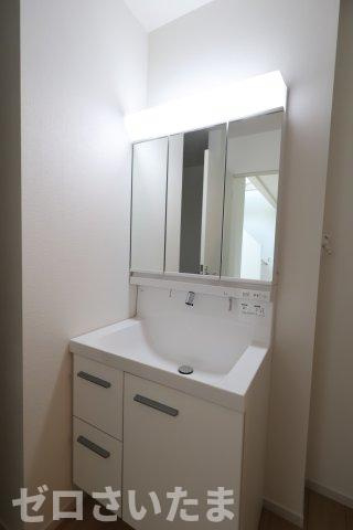 《仲介手数料無料》大宮区三橋４丁目220-1新築一戸建てケイアイグレイスの独立洗面台