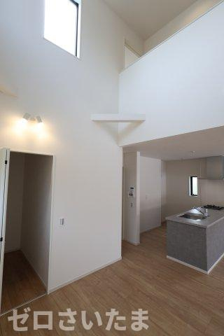 《仲介手数料無料》大宮区三橋４丁目220-1新築一戸建てケイアイグレイスの居間・リビング