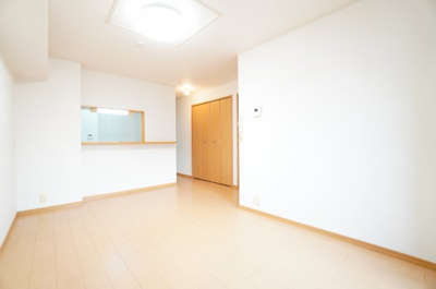 【居間・リビング】 | ソレイユ・ルヴァンⅠ | ※同物件・反転タイプの写真です。