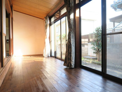 【内装】 | 笹原町1丁目貸家 | 広縁からは、お庭が見えます。