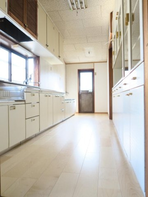 【キッチン】 | 笹原町1丁目貸家 | 広々としたキッチンでお料理が楽しくできそうです♪