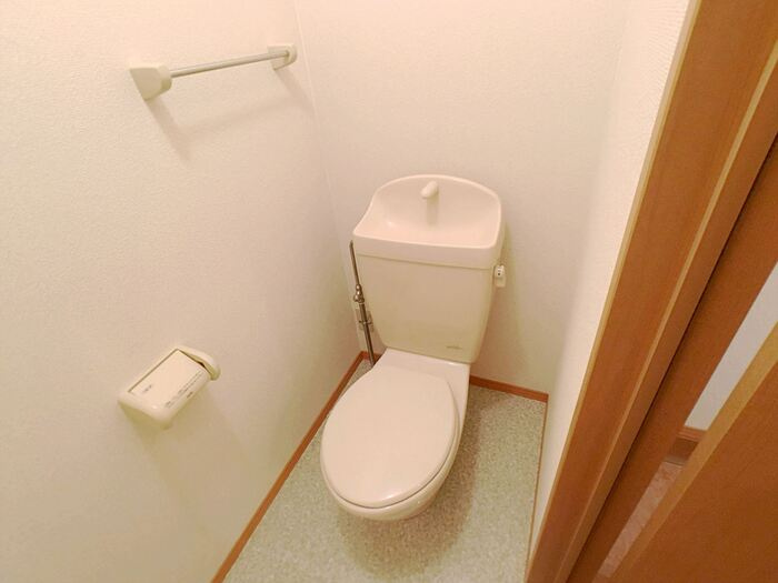 岸和田市藤井町１丁目のハイツのトイレ|ゆったりとした空間のトイレです