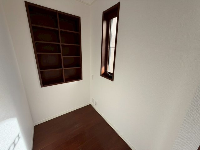 水無瀬町中古戸建の内装|書斎スペース