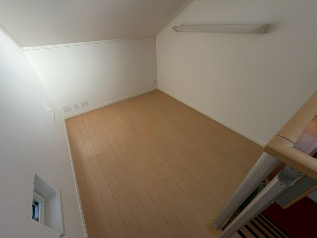 水無瀬町中古戸建の内装|ファミリールーム上部