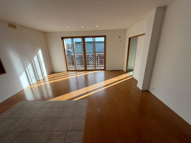 水無瀬町中古戸建の居間・リビング