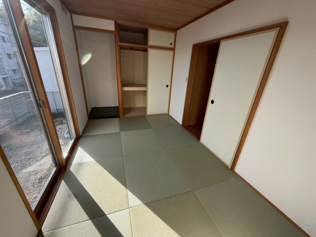 水無瀬町中古戸建の和室|全室南向きですので陽当たり良好