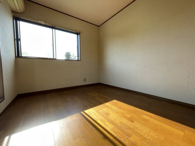 上谷新田戸建の洋室