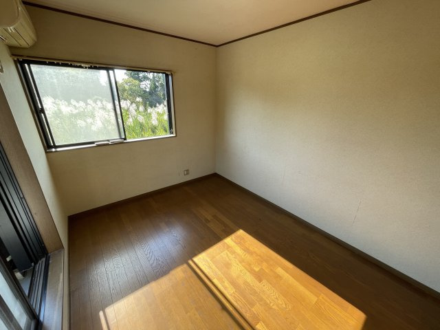 上谷新田戸建の洋室