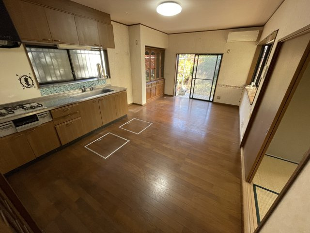 上谷新田戸建の居間・リビング