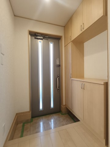 北葛飾郡松伏町　大字松伏　中古戸建の玄関|きれいな玄関です