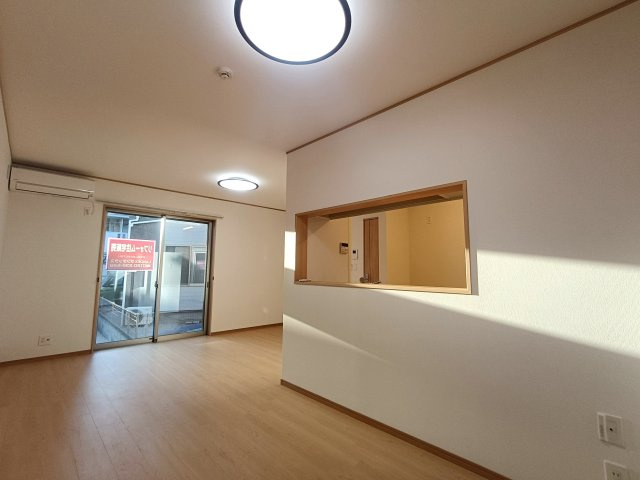 北葛飾郡松伏町　大字松伏　中古戸建の居間・リビング|こちらの居間で趣味の時間をお楽しみください