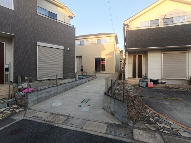 北葛飾郡松伏町　大字松伏　中古戸建の前面道路含む現地写真|前面道路含む現地写真です