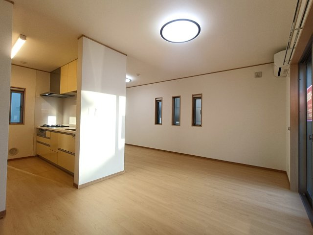 北葛飾郡松伏町　大字松伏　中古戸建の居間・リビング|陽当り良好なリビング家族みんなが爽やかに健やかに過ごせます