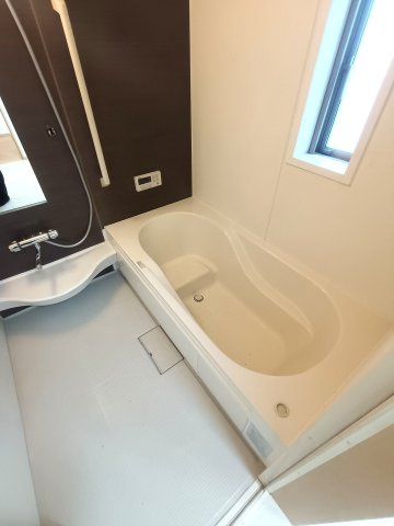 北葛飾郡松伏町　大字松伏　中古戸建の浴室|1日の疲れを取り心身を癒すことができるよう、ゆとりのスペースを確保してます