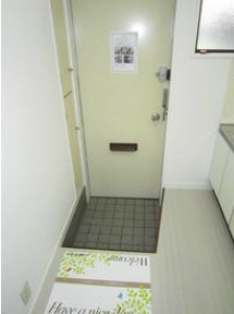 メゾンさつきの玄関