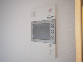 【セキュリティ】 | エスリード大阪梅田リュクス | モニター付きインターフォンです