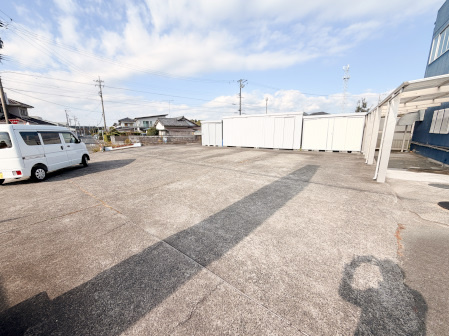 新原貸店舗の駐車場