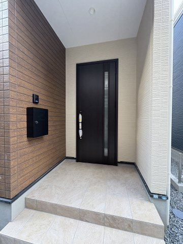 【玄関】 | 福岡市中央区小笹4丁目1期　1号棟（全2棟）【仲介手数料無料・0円】 | 現地写真。