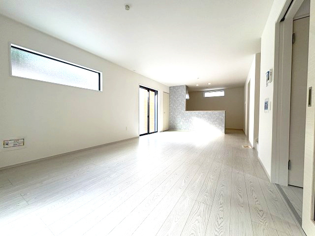 【居間・リビング】 | 福岡市中央区小笹4丁目1期　1号棟（全2棟）【仲介手数料無料・0円】 | 現地写真。