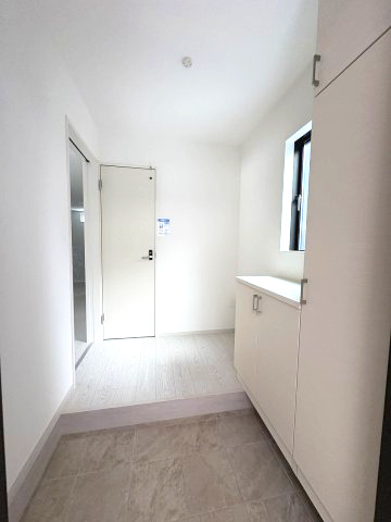 【玄関】 | 福岡市中央区小笹4丁目1期　1号棟（全2棟）【仲介手数料無料・0円】 | 現地写真。