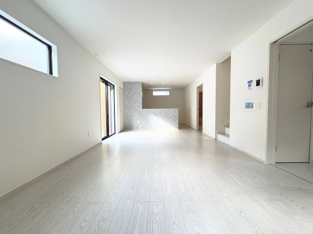 【居間・リビング】 | 福岡市中央区小笹4丁目1期　1号棟（全2棟）【仲介手数料無料・0円】 | 現地写真。リビングです。