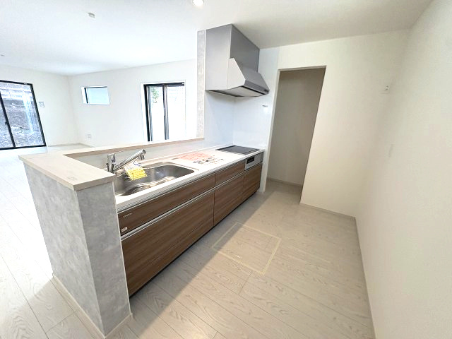 【キッチン】 | 福岡市中央区小笹4丁目1期　1号棟（全2棟）【仲介手数料無料・0円】 | 現地写真。