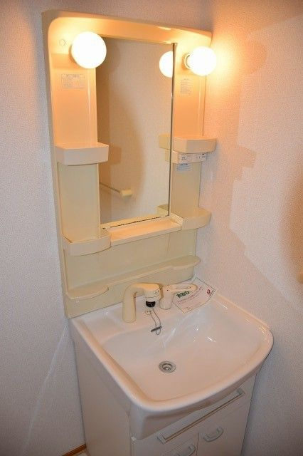 ヴェルデ鳴海の洗面所|ゆったりとスペースのある洗面所