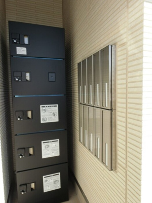 【その他共用部分】 | イーストコート Ａ | 宅配ボックスと集合ポスト