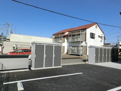 【外観】 | イーストコート Ａ | 外部物置とゴミステーション