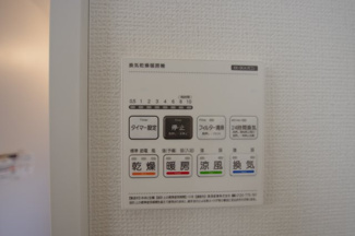 【冷暖房・空調設備】 | 【仲介手数料無料！！】府中市日新町5丁目　新築戸建て（全3棟）1号棟　5290万円 | 浴室暖房・乾燥・換気・涼風