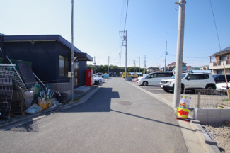 【前面道路含む現地写真】