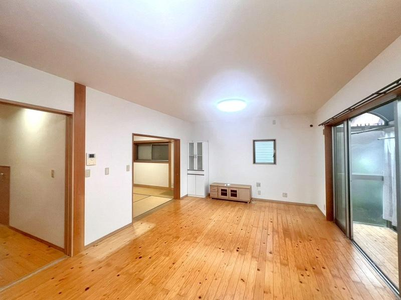 高知市六泉寺町　中古戸建ての居間・リビング