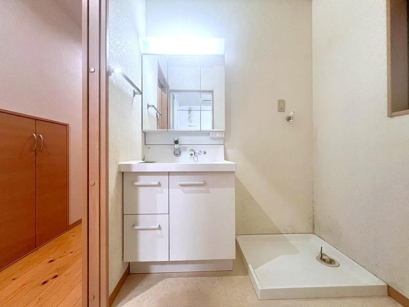 高知市六泉寺町　中古戸建ての洗面所