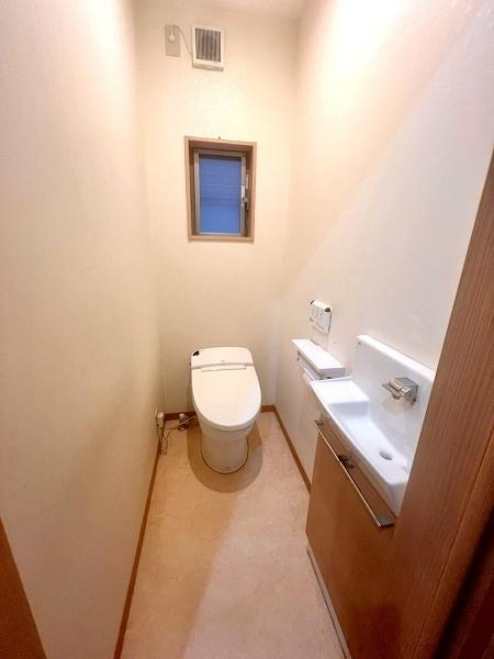 高知市六泉寺町　中古戸建てのトイレ