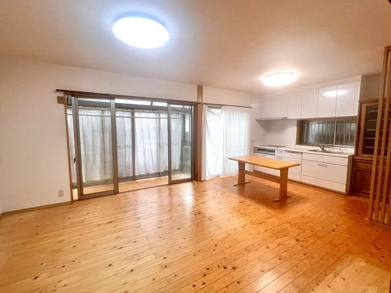 高知市六泉寺町　中古戸建ての居間・リビング|１F:14LDK