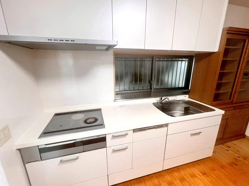 高知市六泉寺町　中古戸建てのキッチン