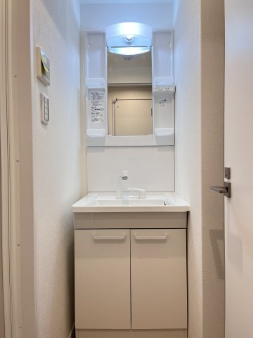 大阪市城東区野江４丁目の賃貸マンションの独立洗面台