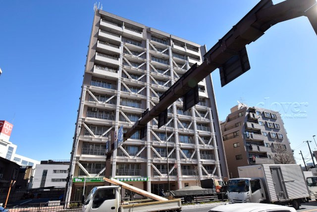 【外観】 | ウィスタリアマンション板橋志村 | 手入れの行き届いた外壁やエントランスなど、「見ればわかる」レベルで清潔感を保ったマンションです。築年数を感じさせない姿で皆様をお出迎えします。～即日のご見学可能～　お問合せはお気軽にどうぞ。