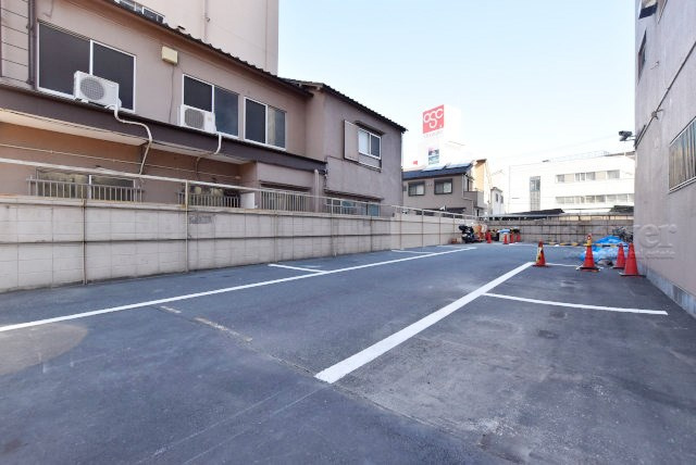 【駐車場】 | ウィスタリアマンション板橋志村 | マンションの駐車場スペース。空きの有無や駐車料金、サイズ規定などについては、改めてお問い合わせください。～即日のご見学可能～　お問合せはお気軽にどうぞ。