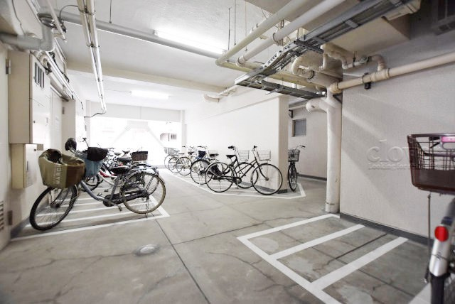 【駐輪場】 | ウィスタリアマンション板橋志村 | 自転車置き場。マンションの共用部にあたります。空きの有無や駐輪料金、各戸の台数制限などについては、改めてお問い合わせください。～即日のご見学可能～　お問合せはお気軽にどうぞ。