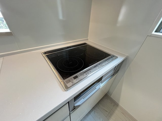 【キッチン】 | 福岡市中央区小笹4丁目1期　2号棟（全2棟）【仲介手数料無料・0円】 | 現地写真。