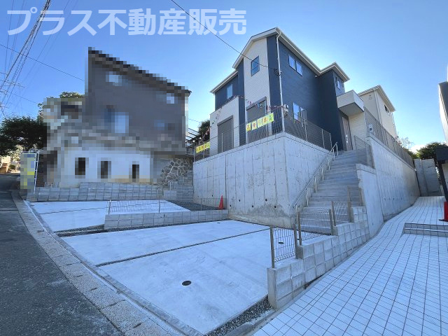 【外観】 | 福岡市中央区小笹4丁目1期　2号棟（全2棟）【仲介手数料無料・0円】 | 現地写真。プラス不動産販売なら、現場の全ての棟をまとめてご見学頂けます。