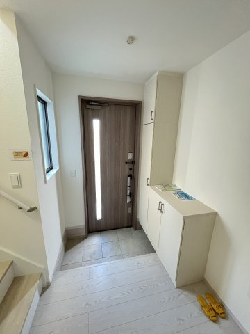 【玄関】 | 福岡市中央区小笹4丁目1期　2号棟（全2棟）【仲介手数料無料・0円】 | 現地写真。