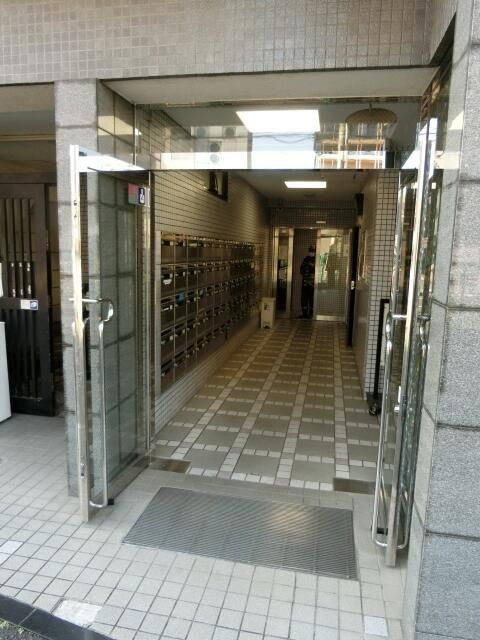 イーグル巣鴨のエントランス