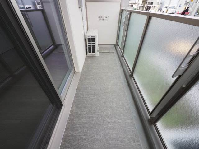 大阪市生野区中川２丁目の賃貸マンションのバルコニー