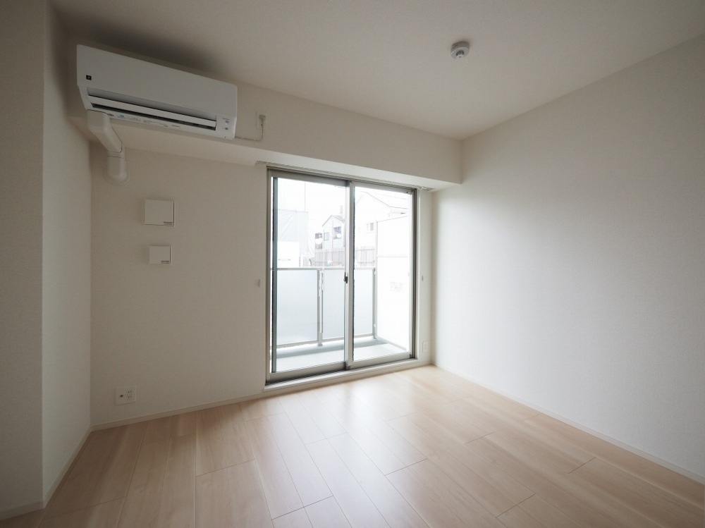 リアライズ今里南の洋室