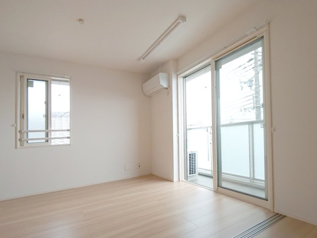 ニューナインの居間・リビング|ゆったりとしたリビングです