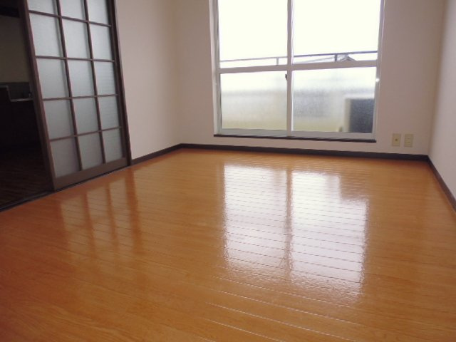 ファミール山岡の居間・リビング|洋室