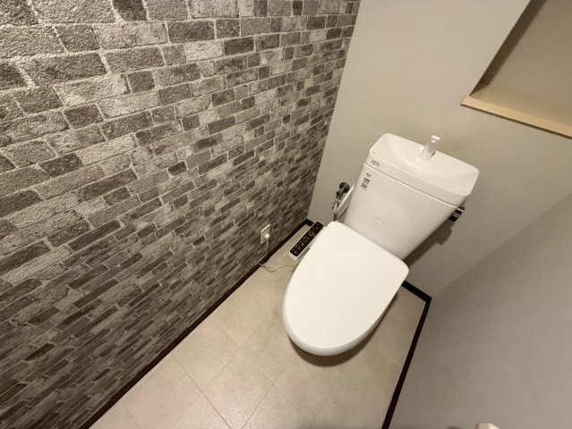 レインボー苗場のトイレ|清潔感のあるウォシュレット機能付きのトイレです。